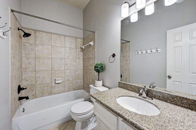 Building Photo - 18923 Bluestone Hollow Ln