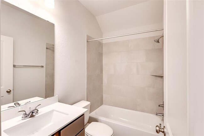 Building Photo - 232 Blackborrow Dr