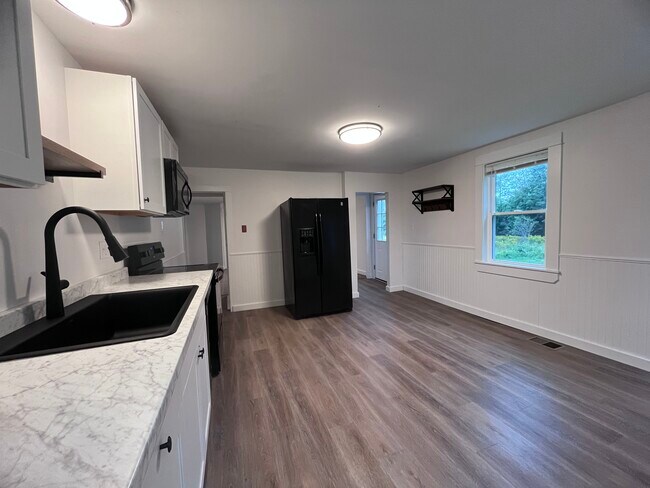 Building Photo - 792 Mudgett Rd