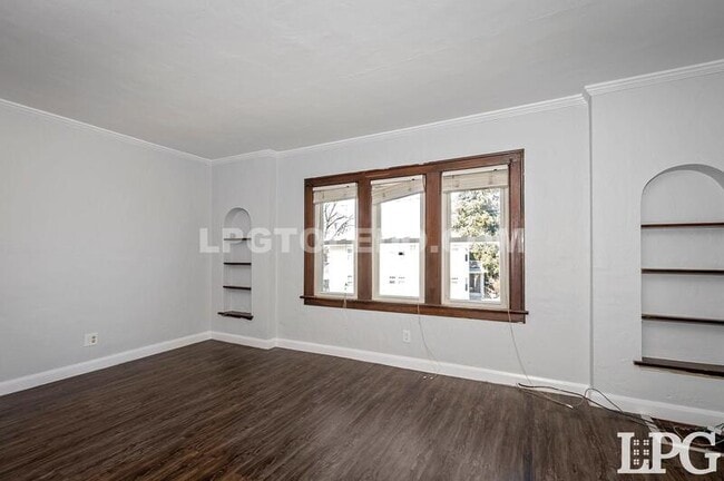 Building Photo - 2517 Montebello Rd
