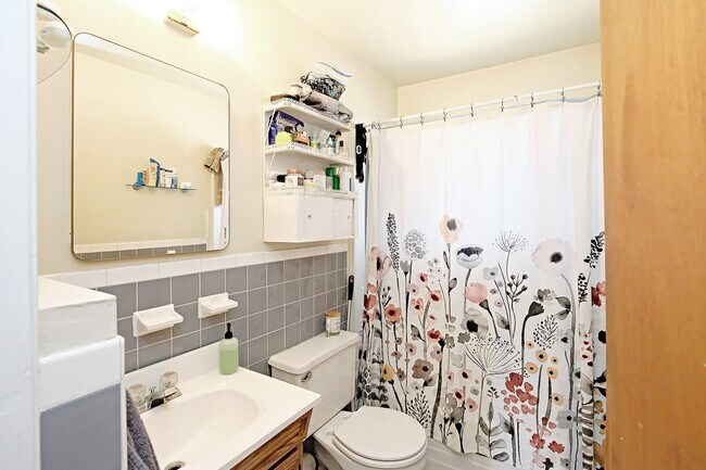 Building Photo - Pet-Friendly Fry's Spring Rental Near UVA