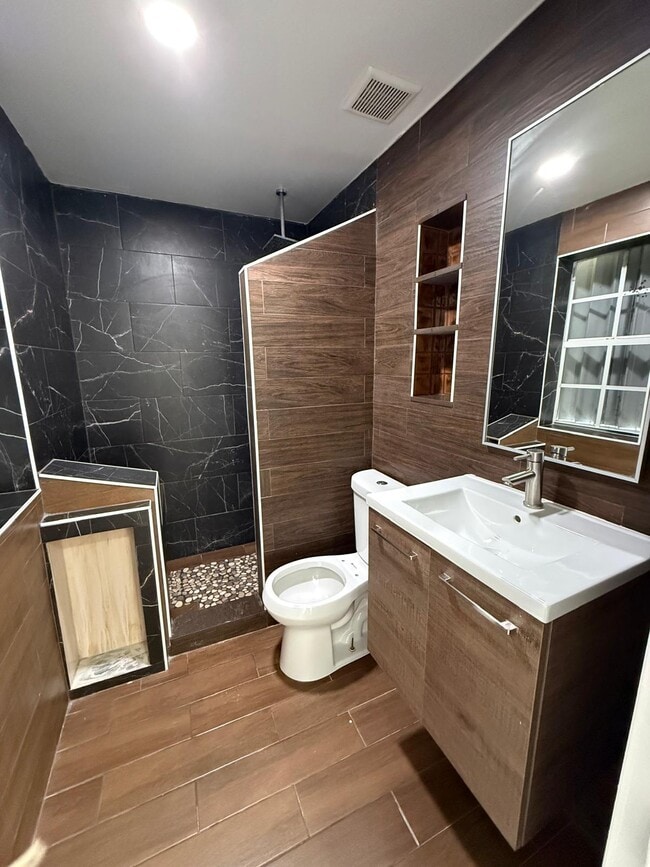 Building Photo - 913 NW 46th St