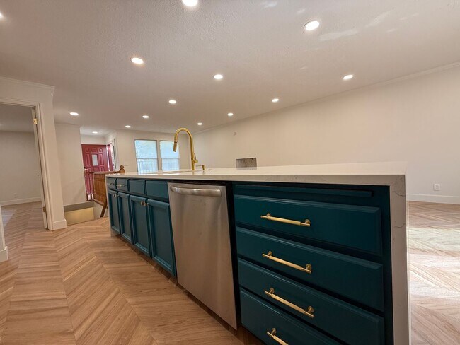 Building Photo - Beautifully Updated Home in Holladay