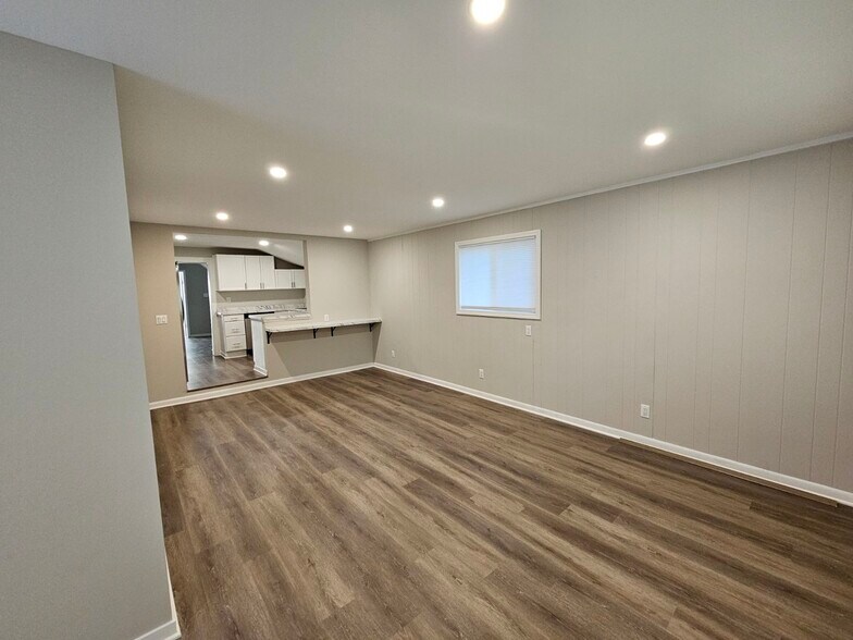 Living space - 207 S East St