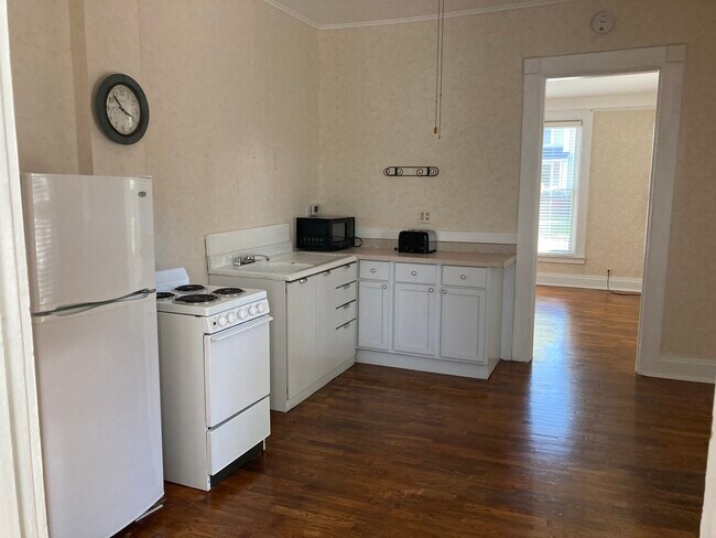 Kitchen - 317 Eagle St