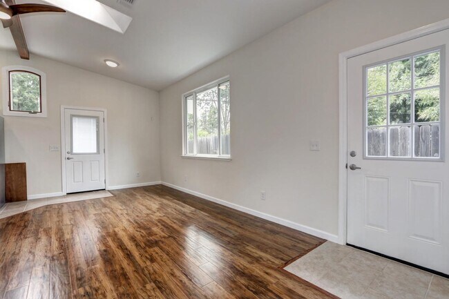 Building Photo - 1 Bed / 1 Bath | Arden-Arcade Anchored Tiny Home Available Now