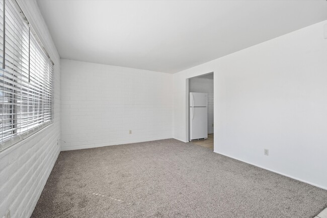 Building Photo - 4525 E Bellevue St