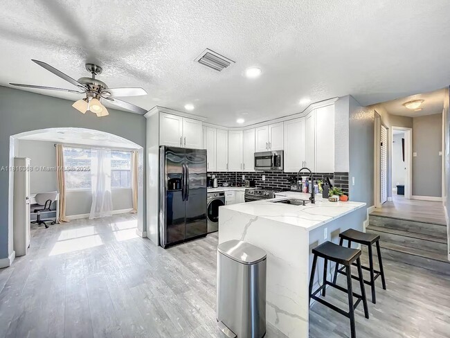 Building Photo - 1660 SW 47th Ave
