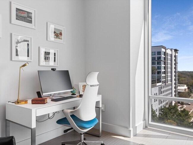 Building Photo - Large Corner Unit at STAR TOWER!