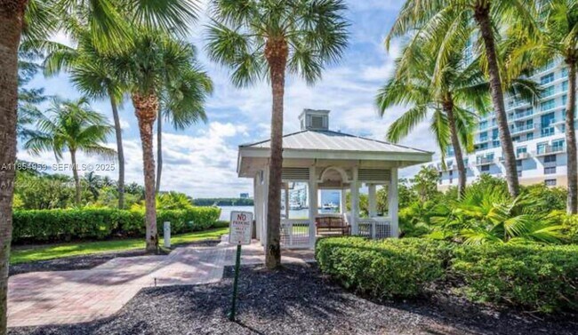 Building Photo - 16500 Collins Ave