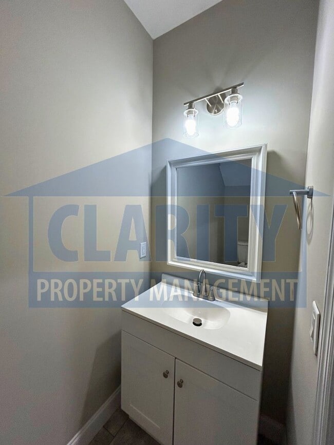 Building Photo - Two bedroom townhome in great, central location!