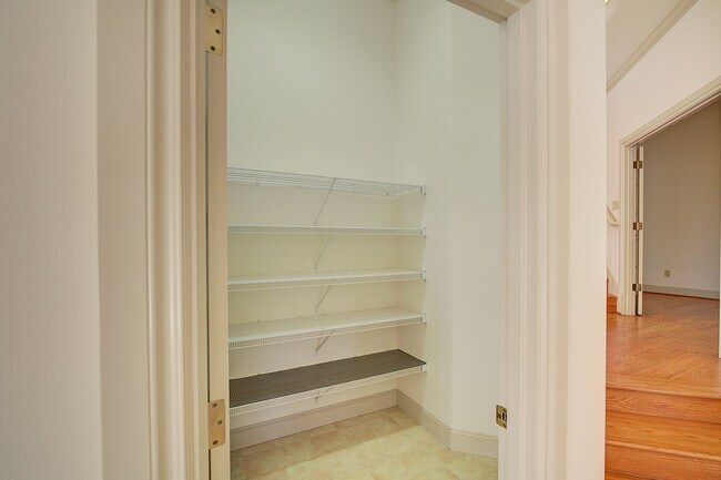 Building Photo - 4bd/4ba Kirkland House