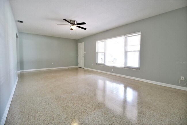 Building Photo - 1001 Brookside Dr