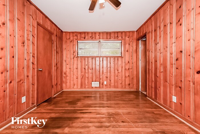 Building Photo - 4707 City View Dr