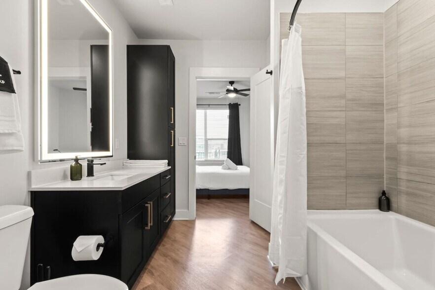 Building Photo - 2317 W Grace St