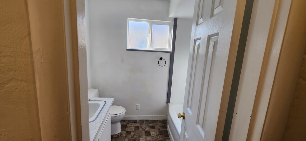 Building Photo - 514 Fairmount St