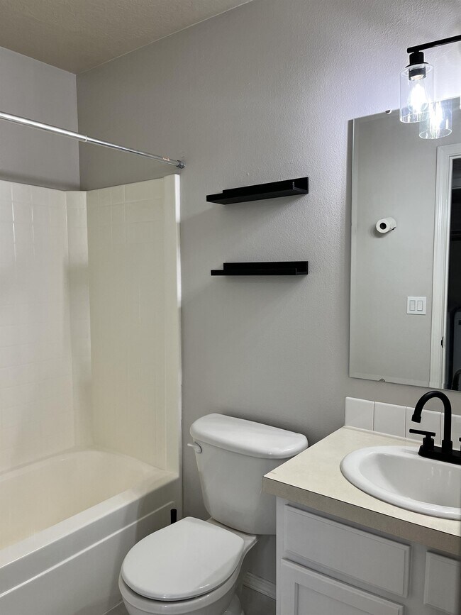 Building Photo - 2057 W Shy Creek Pl