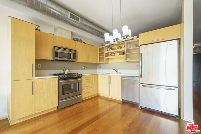 Building Photo - 1100 S Hope St