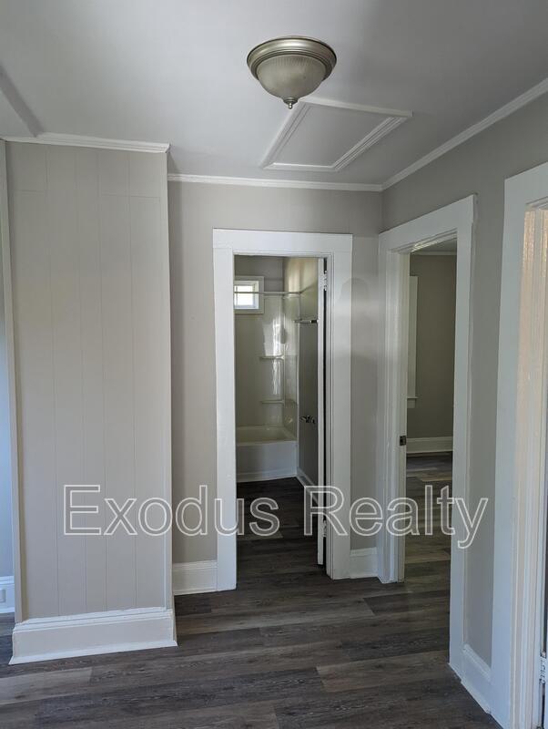 Building Photo - 507 Midland Ave