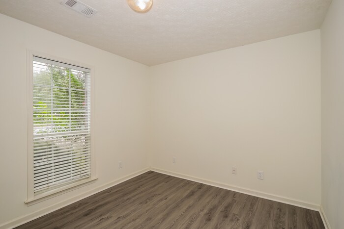 Building Photo - 985 Autumn Ridge Rd