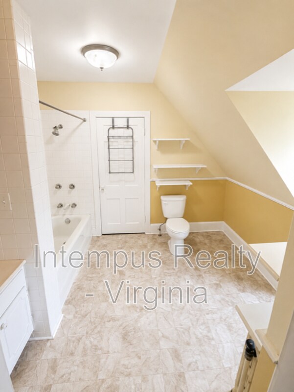 Building Photo - 7296 Fenton Farm Ln