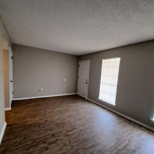 Building Photo - Welcome to 5252 Scottsdale!