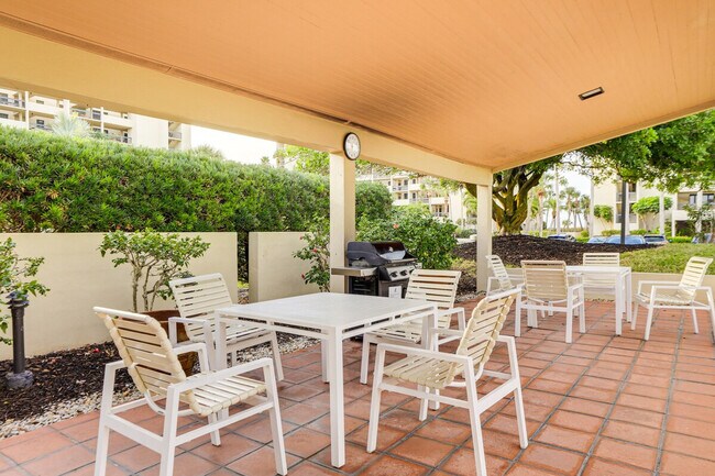 Building Photo - 1109 Gulf of Mexico Dr