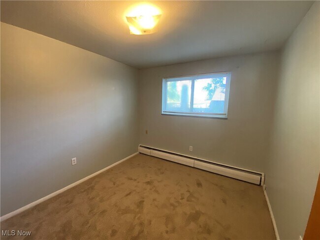 Building Photo - 1450 Riverside Dr