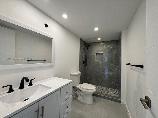 Building Photo - 1300 NE Miami Gardens Dr