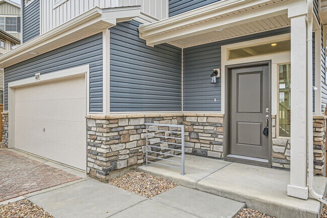 Building Photo - Updated 3-Bed Home with 2-Car Garage in Reunion Metro District