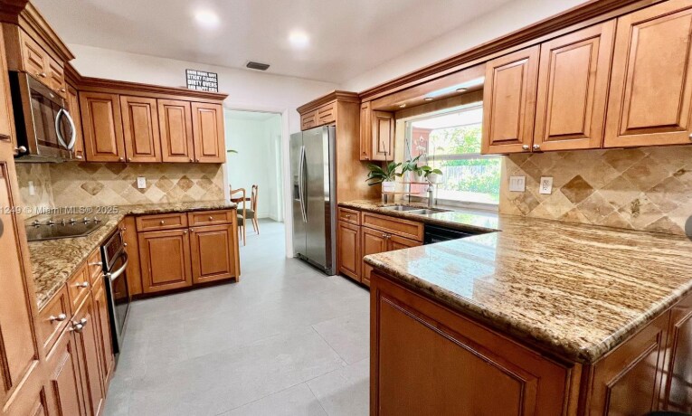 Building Photo - 14605 SW 75th Ave