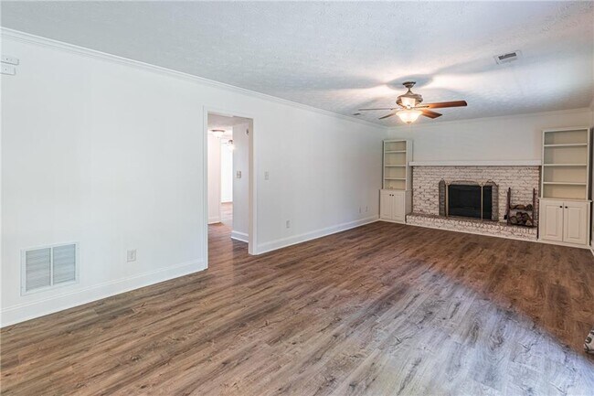 Building Photo - 9630 Pine Thicket Way