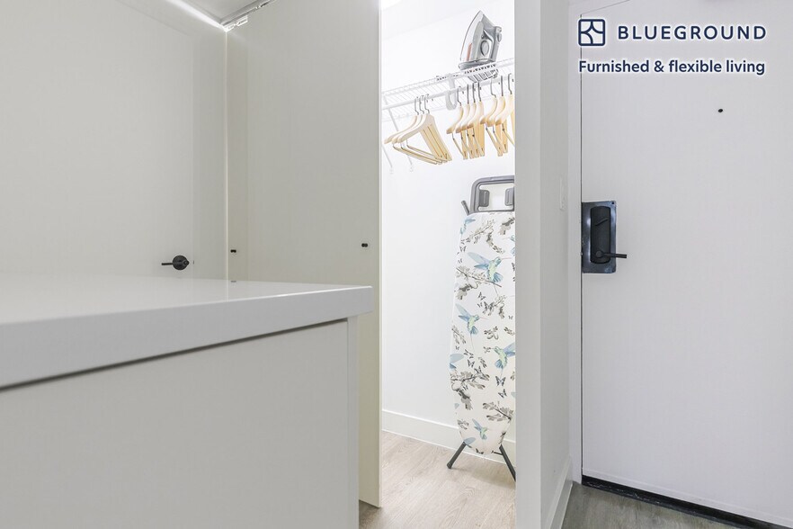 Building Photo - 21 E Chestnut St