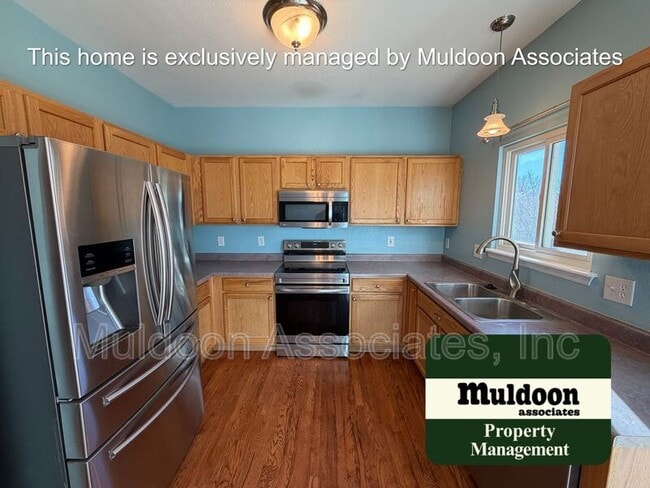 Building Photo - 821 Legend Oak Dr