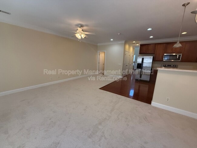 Building Photo - 103 Southlake Ct