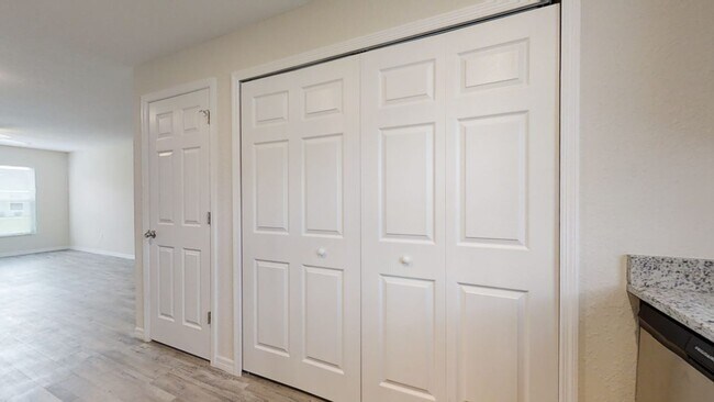 Building Photo - Beautiful 2BR/2BA Unit! Ready!