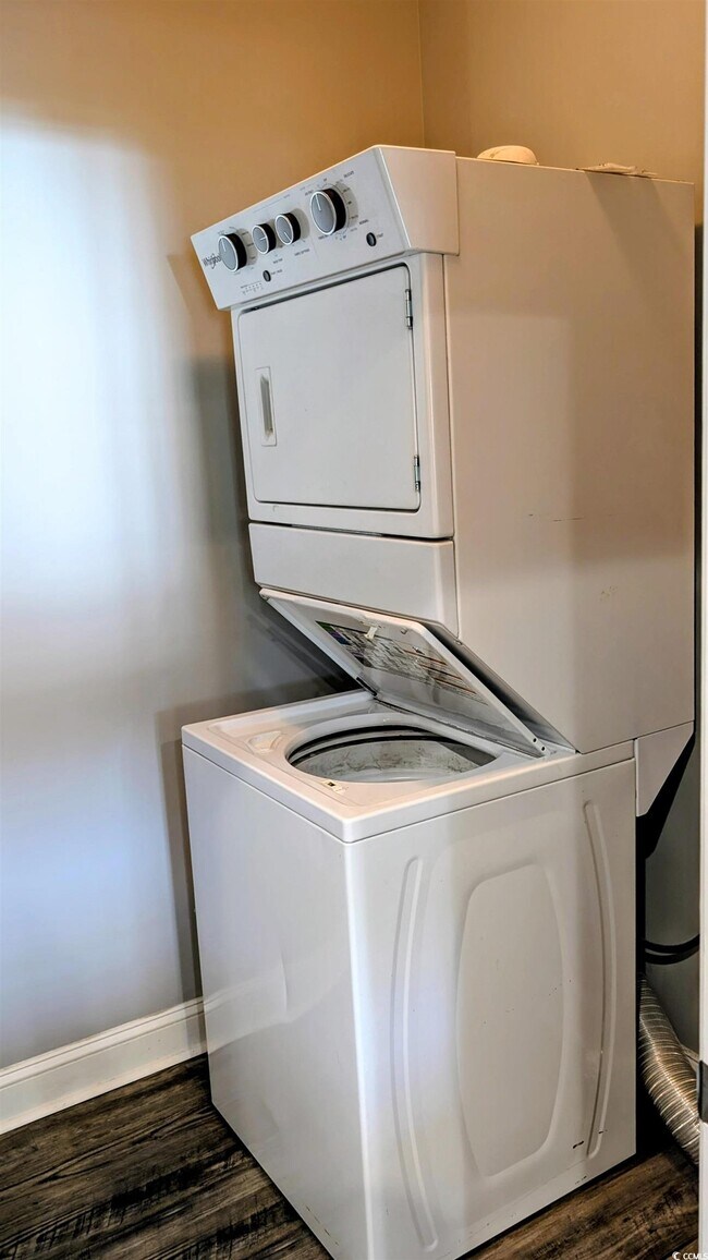 Building Photo - 5054 Belleglen Ct