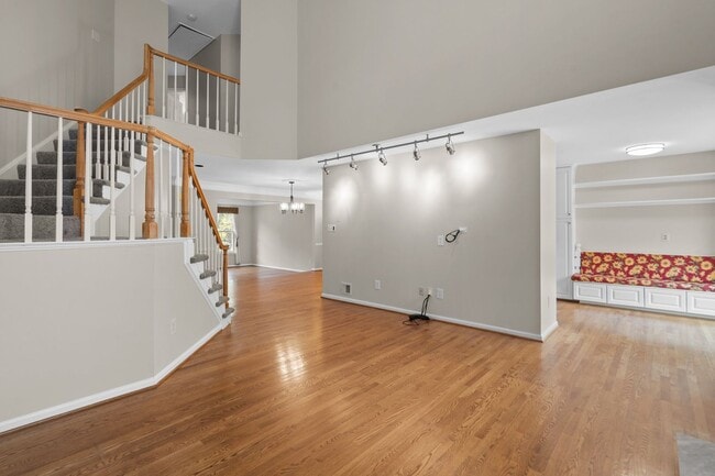 Building Photo - 3 Bed 2 Full Bath/2 Half Bath - Rockville Townhouse - Move In Ready