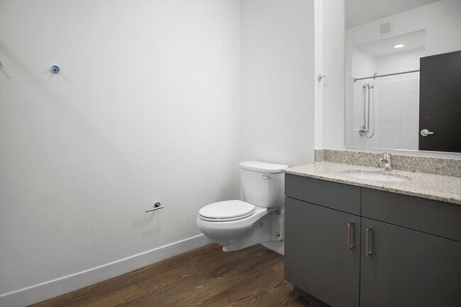 Sylvan Studio - Bathroom - Broadview at Vanderbilt