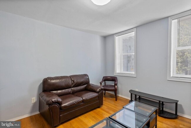 Building Photo - 1818 E Pratt St