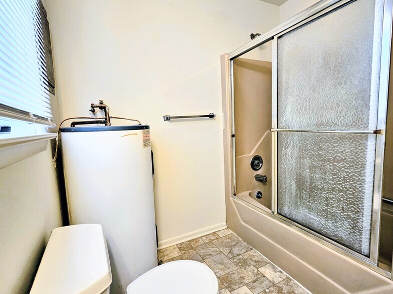 Building Photo - 367 W Washington Ave