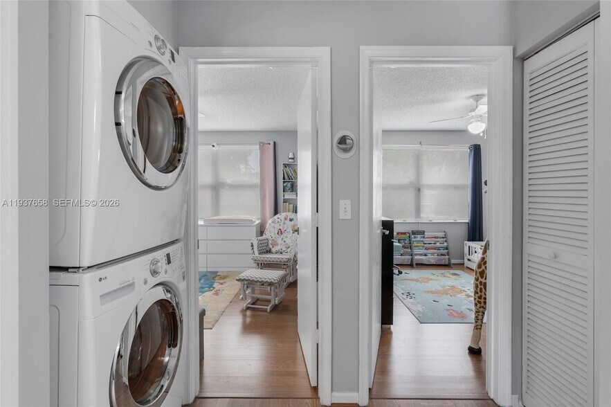 Building Photo - 4055 Eastridge Dr