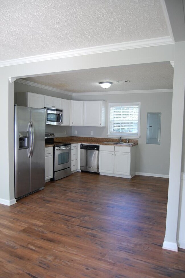 Building Photo - 111 Smallridge St