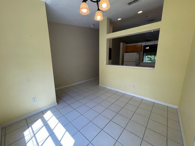 Building Photo - ANNUAL RENTAL - 2ND FLOOR LAKE VIEW 2 BED ...
