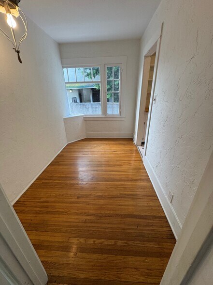 Building Photo - 341 Redondo Ave