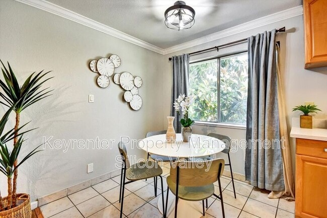 Building Photo - 329 Blossom Hill Rd