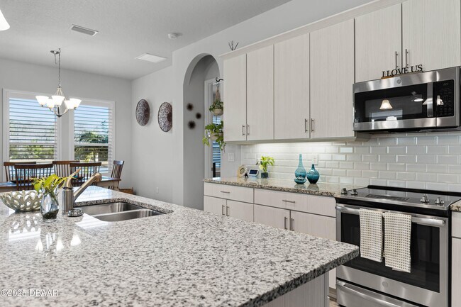 Building Photo - 636 Mosaic Blvd