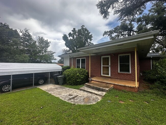 Primary Photo - 334 E Palmer Ave