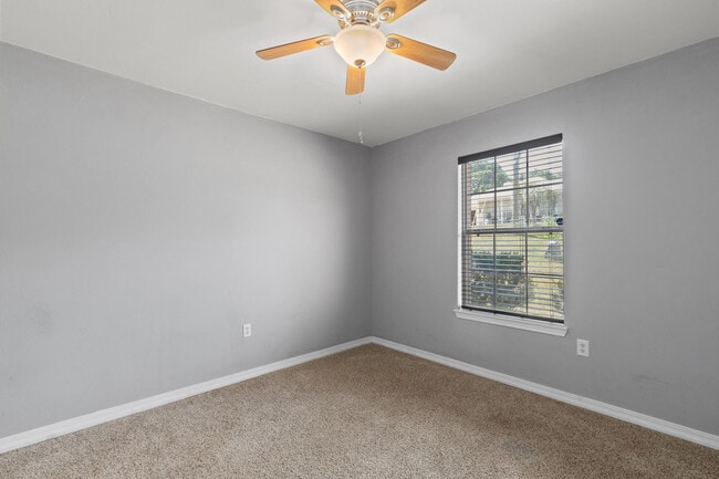Building Photo - 380 Riverchase Blvd