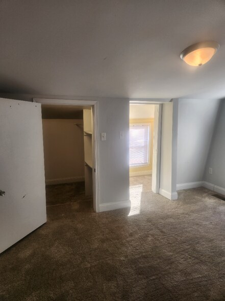 Building Photo - 948 W Main St